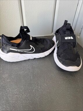 Nike Kids Black and White Slip-On Sneakers with Hook Strap